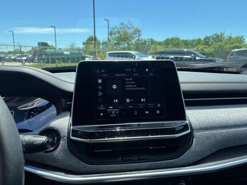 Used 2025 Jeep Compass Latitude image 20