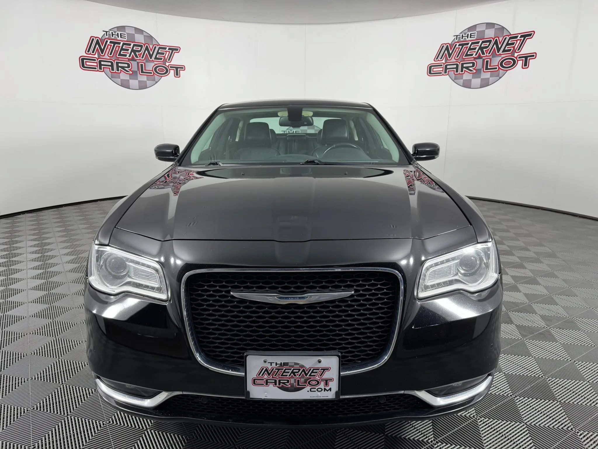 Used 2015 Chrysler 300 Limited w/ Driver Convenience Group AWD/4WD image 2