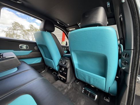 Used 2022 Rolls-Royce Cullinan image 17