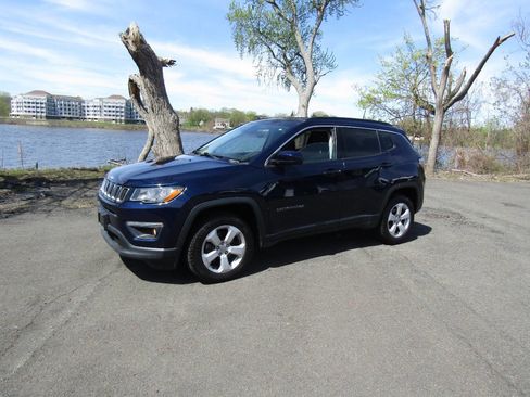 Used 2021 Jeep Compass Latitude AWD/4WD image 2