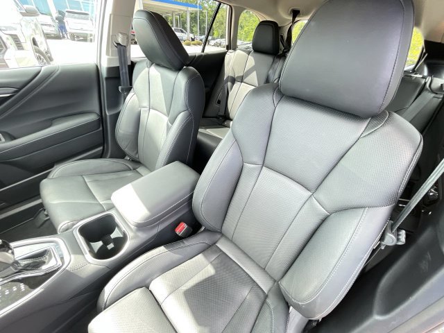 Used 2025 Subaru Outback Touring AWD/4WD image 11