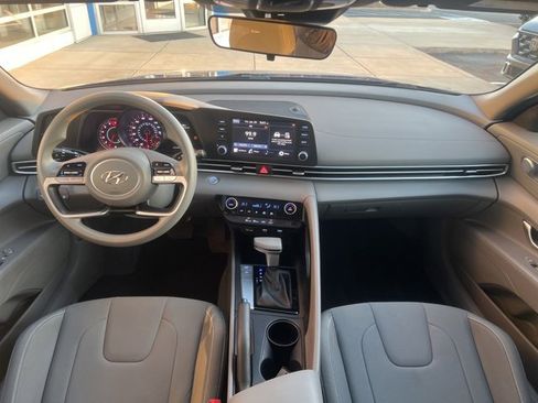 Used 2023 Hyundai Elantra SEL image 10