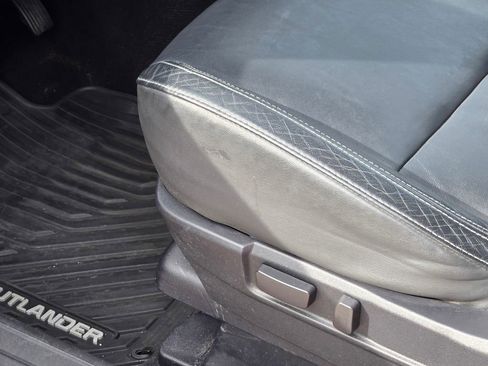 Used 2019 Mitsubishi Outlander SEL image 31