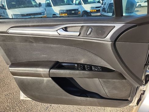 Used 2013 Ford Fusion SE FWD image 25
