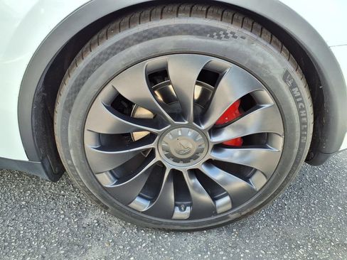 Used 2022 Tesla Model Y Performance AWD/4WD image 18
