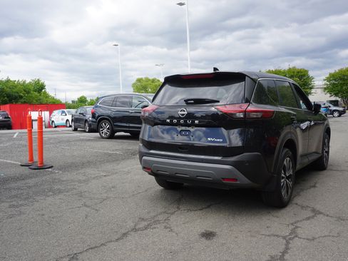 Used 2023 Nissan Rogue SV AWD/4WD image 3