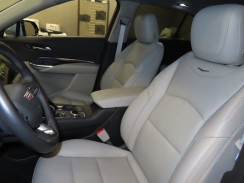 Certified 2023 Cadillac XT4 Luxury image 13