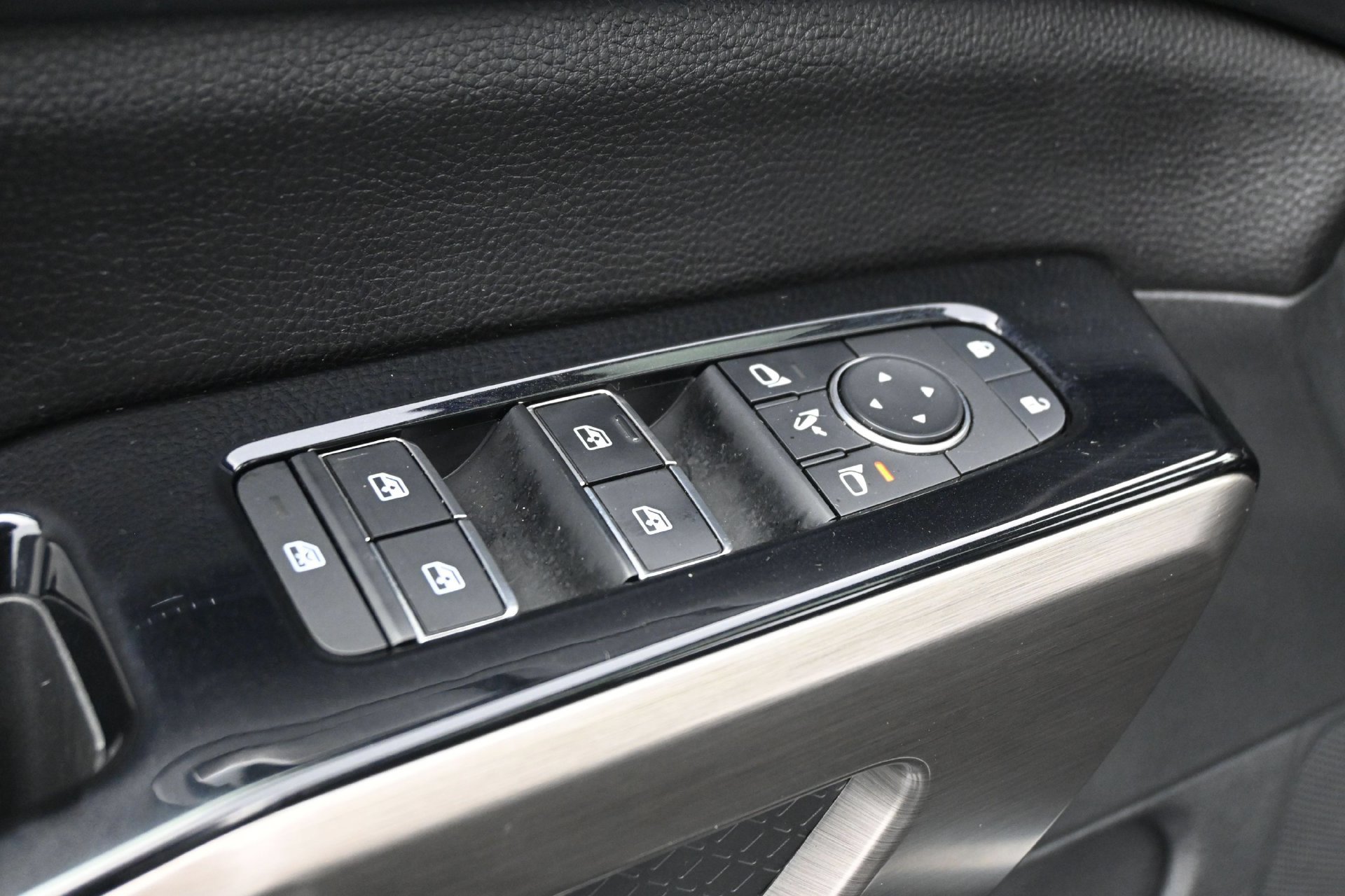 Used 2022 Nissan Pathfinder Platinum AWD/4WD image 19