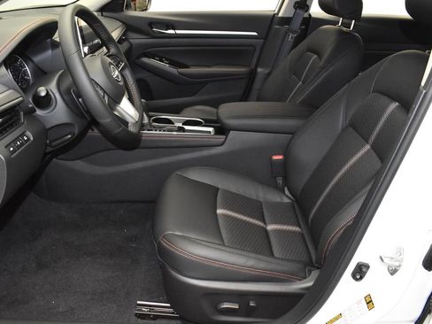 Used 2025 Nissan Altima 2.5 SR FWD image 13
