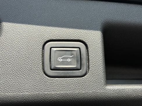 Used 2022 Chevrolet Equinox LT FWD image 19