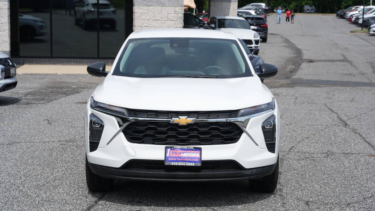 Used 2025 Chevrolet Trax LS w/ Driver Confidence Package FWD image 2