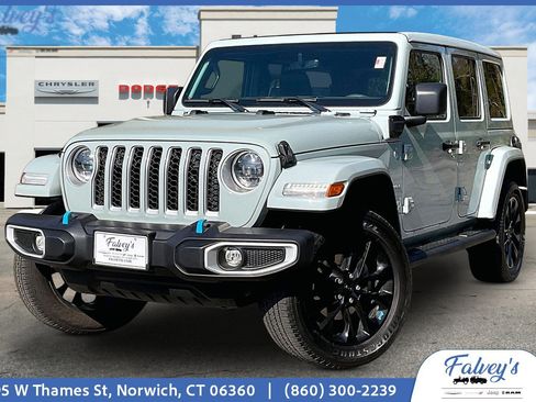 Used 2023 Jeep Wrangler Unlimited Sahara w/ Cold Weather Group AWD/4WD image 1