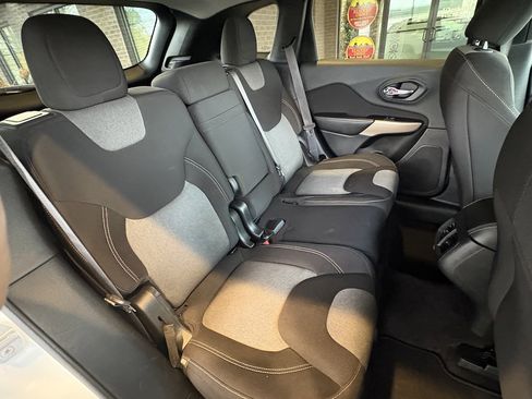 Used 2018 Jeep Cherokee Latitude image 27