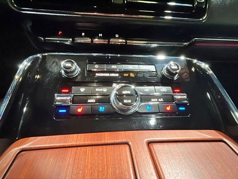 Used 2024 Lincoln Navigator Reserve image 14