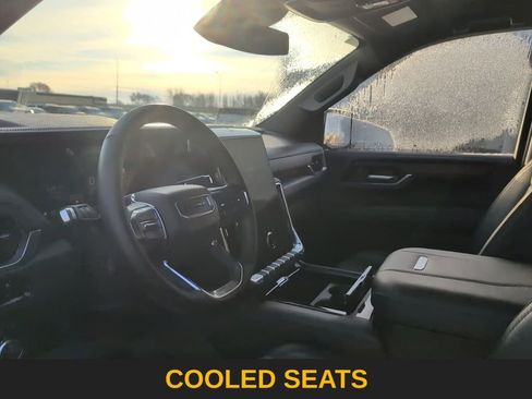 Used 2025 GMC Yukon XL Denali image 11