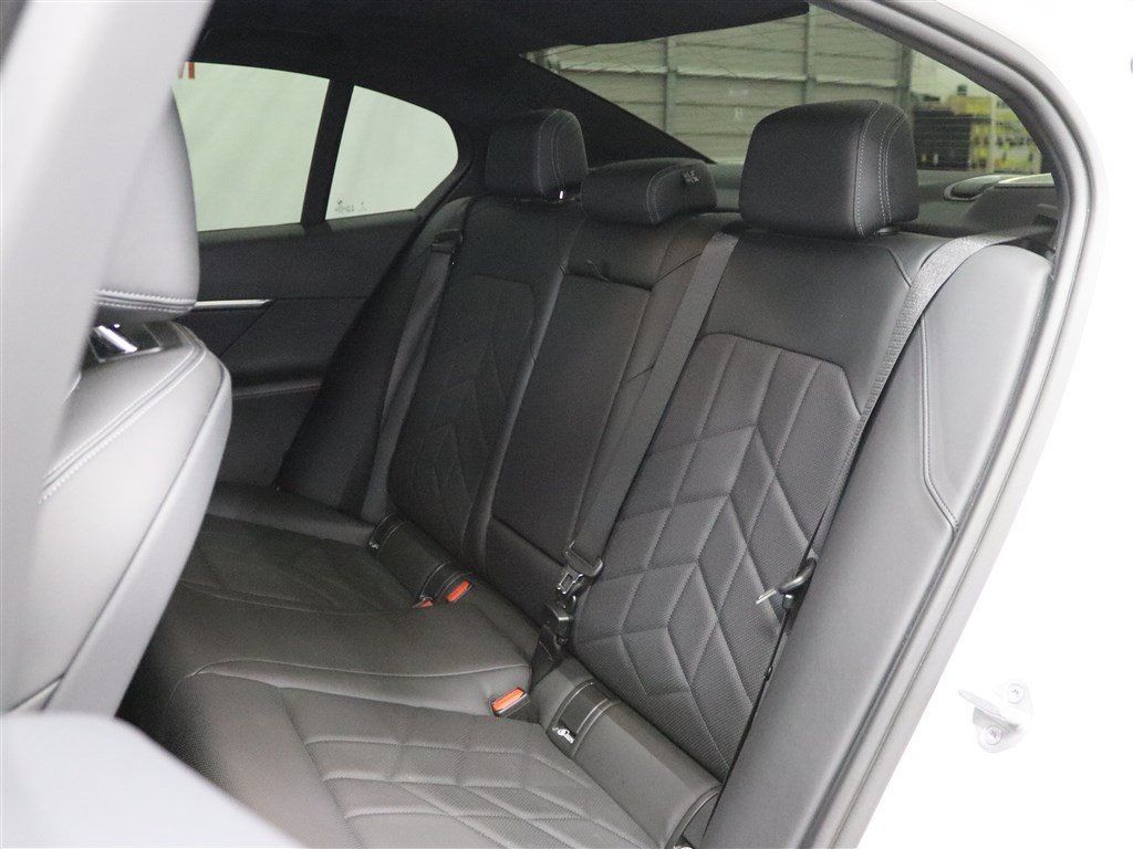 Used 2024 BMW i5 M60 w/ Premium Package AWD/4WD image 17