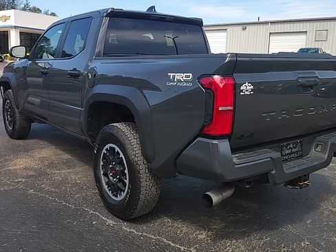 Used 2025 Toyota Tacoma TRD Off-Road image 5