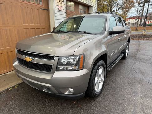 Used 2012 Chevrolet Avalanche LT image 7