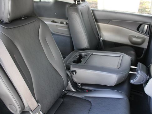 New 2026 Kia Carnival EX FWD image 7