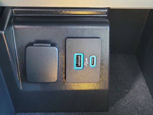 Used 2023 Ford Explorer XLT w/ Equipment Group 202A image 33