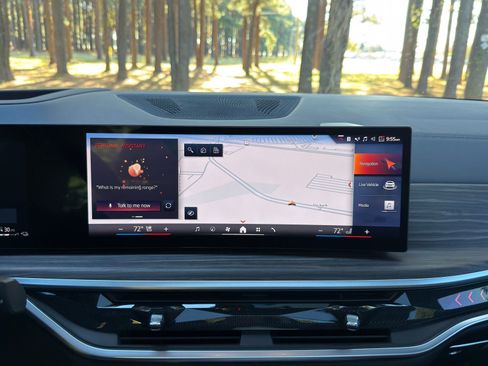 Used 2024 BMW X5 xDrive50e image 4