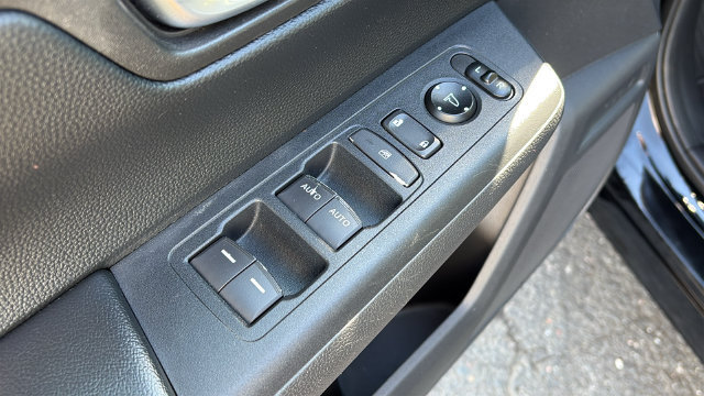 Used 2025 Honda CR-V EX image 9