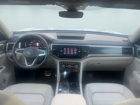 Used 2021 Volkswagen Atlas SEL Premium image 16