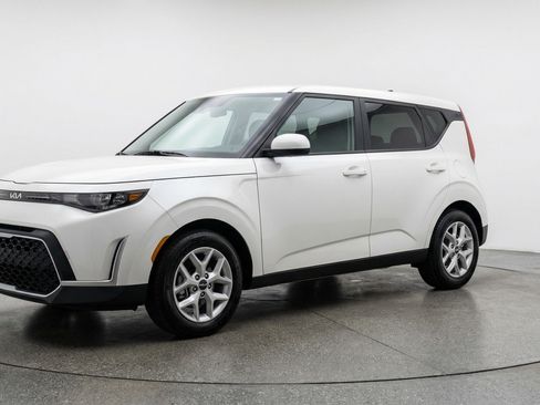 Used 2025 Kia Soul LX w/ LX Technology Package image 3