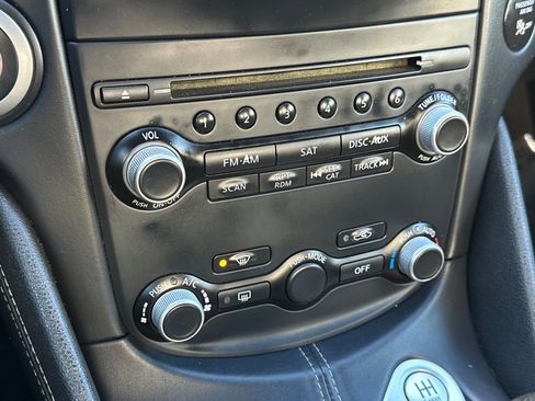 Used 2014 Nissan 370Z Touring w/ Sport Package image 30