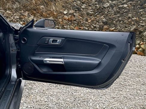 Used 2017 Ford Mustang Coupe image 21