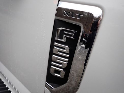 Used 2017 Ford F250 XLT w/ XLT Premium Package image 13