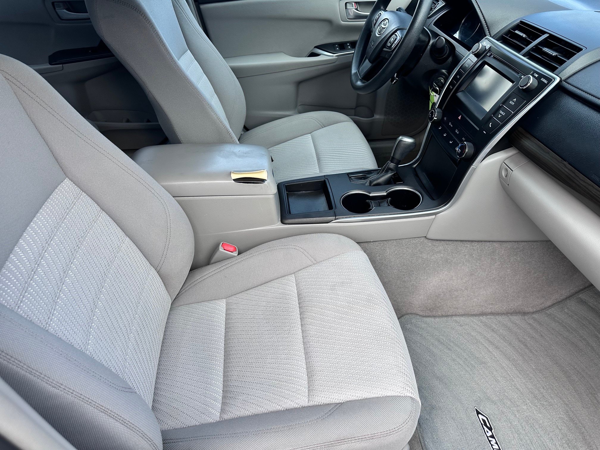 Used 2016 Toyota Camry LE FWD image 9