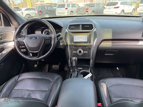 Used 2018 Ford Explorer Limited w/ Equipment Group 301A image 12