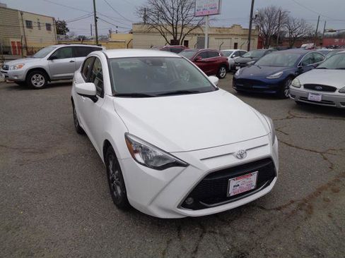 Used 2019 Toyota Yaris Sedan image 11