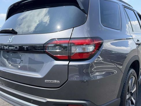 Used 2023 Honda Pilot Touring image 10