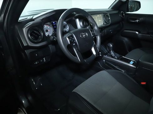 Used 2022 Toyota Tacoma TRD Sport image 18