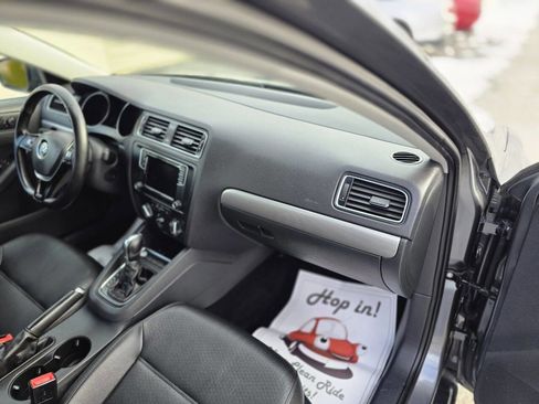 Used 2017 Volkswagen Jetta SE image 23