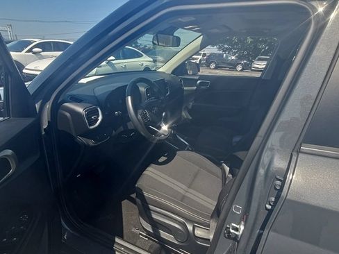 Used 2025 Hyundai Venue SEL FWD image 7