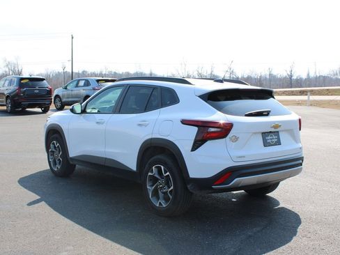 Used 2025 Chevrolet Trax LT image 7