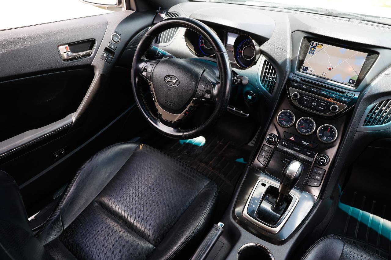 Used 2013 Hyundai Genesis 3.8 RWD image 21