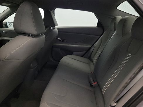 Used 2023 Hyundai Elantra SEL w/ Preferred Accessory Package FWD image 18