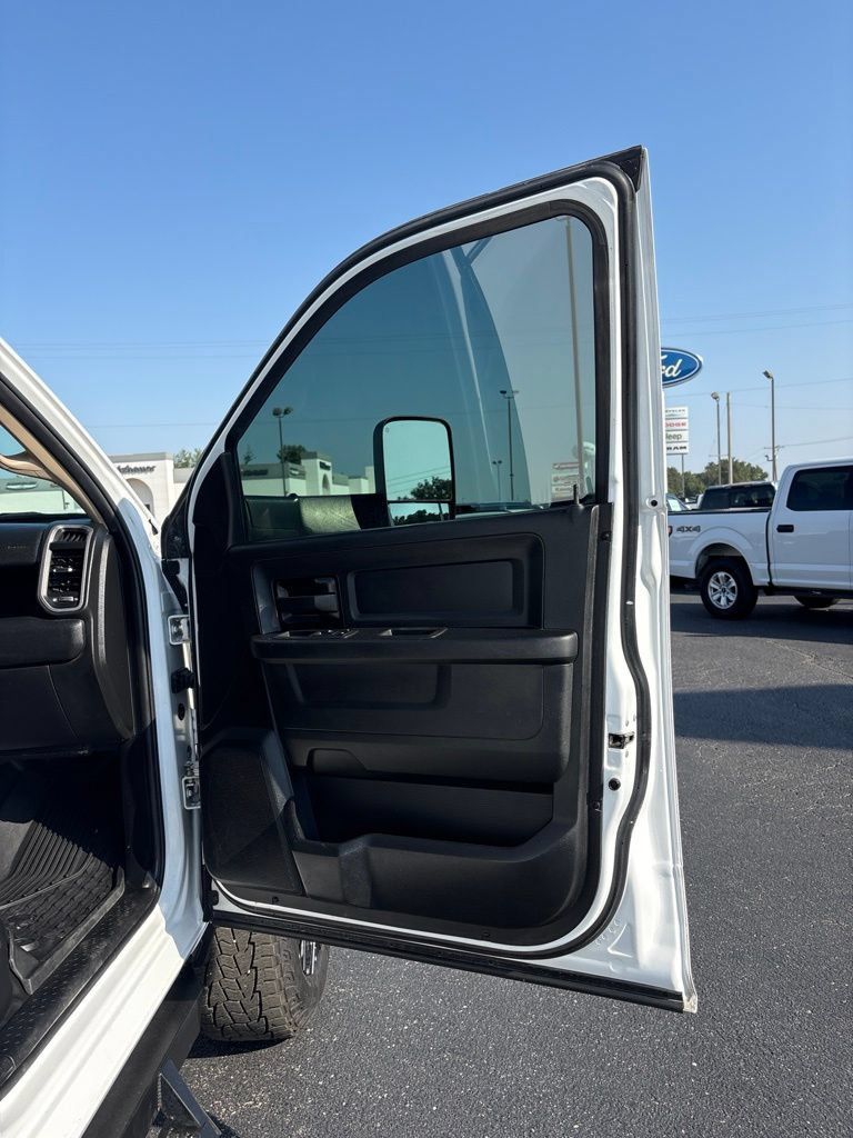 Used 2020 RAM 2500 Tradesman w/ Chrome Appearance Group AWD/4WD image 24