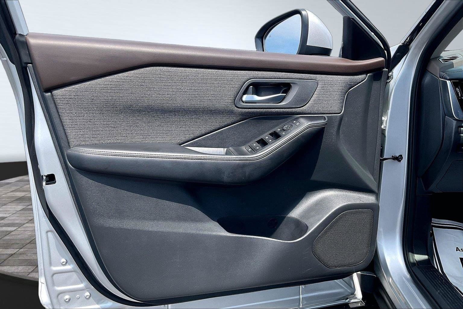 Certified 2021 Nissan Rogue SV FWD image 23