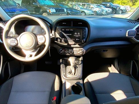 Used 2023 Kia Soul LX w/ LX Technology Package image 17