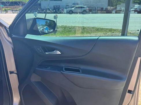 Used 2019 Chevrolet Equinox LT w/ Driver Convenience Package FWD image 12