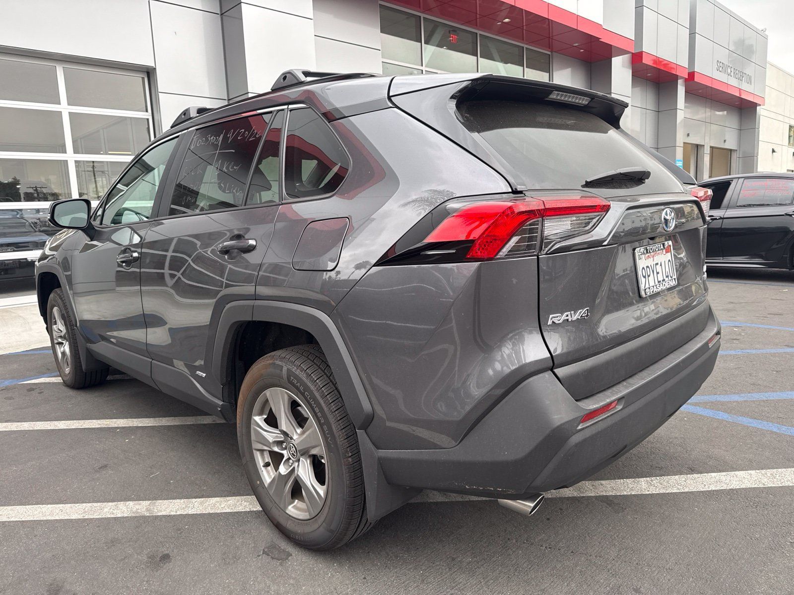 Used 2024 Toyota RAV4 LE AWD/4WD image 7