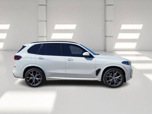 Used 2024 BMW X5 sDrive40i w/ M Sport Package image 4