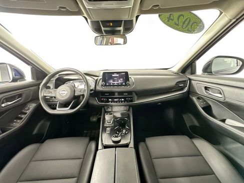 Used 2024 Nissan Rogue SV w/ SV Premium Package image 3