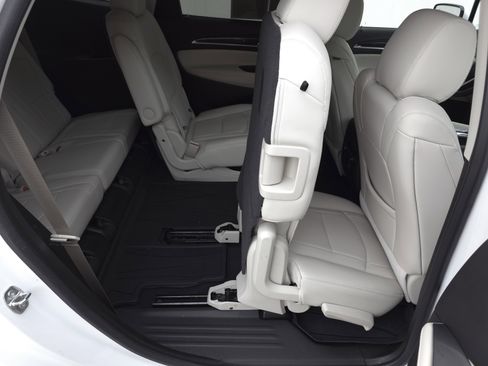 Used 2023 Buick Enclave Essence image 37