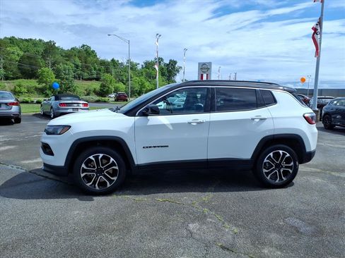 Used 2024 Jeep Compass Limited AWD/4WD image 2